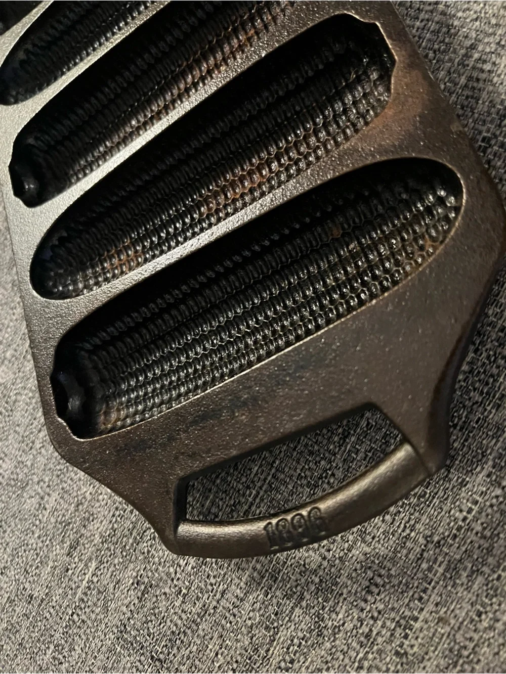 LODGE Seasoned Cast Iron Cornstick Pan